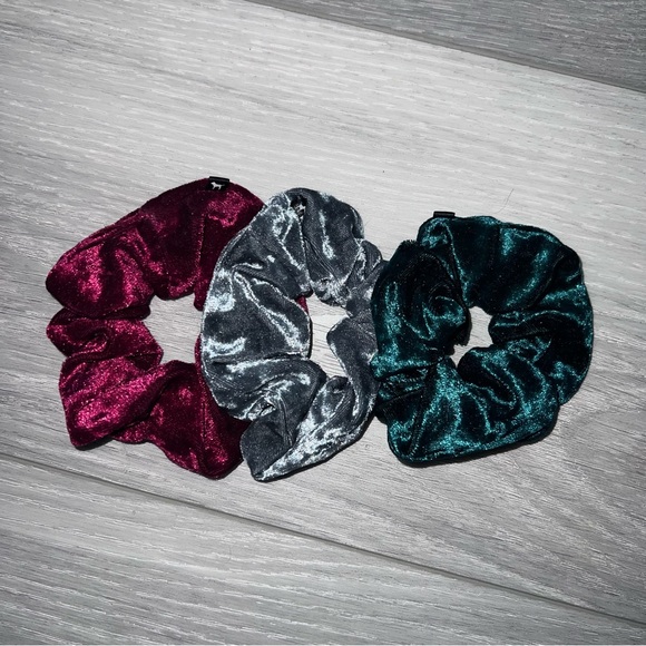 PINK Velvet Scrunchies x3 - Picture 1 of 3